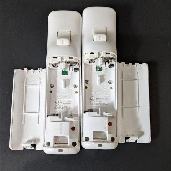 Genuine Nintendo Wii Wireless Remote Controllers OEM (Lot of 2) Tested Working - Picture 11 of 12
